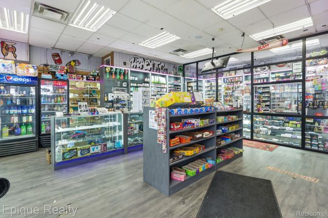 585 Southfield Road, Lincoln Park, MI 48146