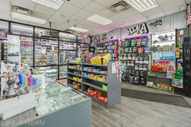 585 Southfield Road, Lincoln Park, MI 48146