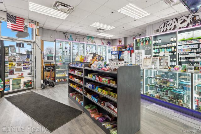 585 Southfield Road, Lincoln Park, MI 48146