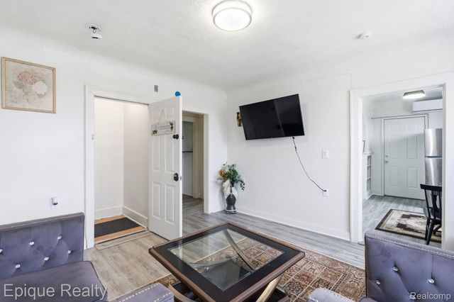 585 Southfield Road, Lincoln Park, MI 48146