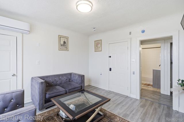 585 Southfield Road, Lincoln Park, MI 48146