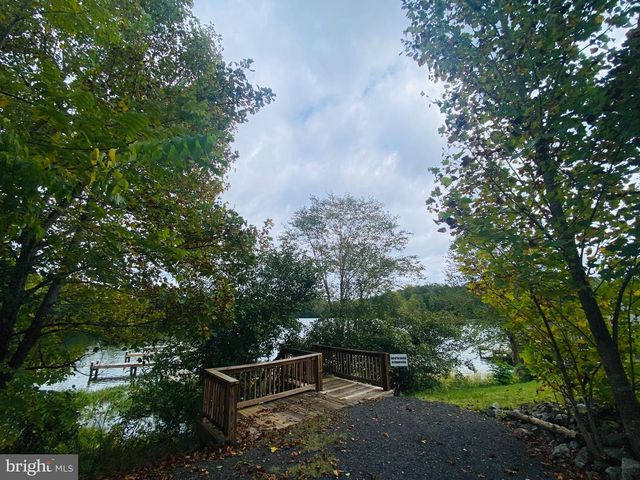 6713 SUNRISE BAY DR, Mineral, VA 23117