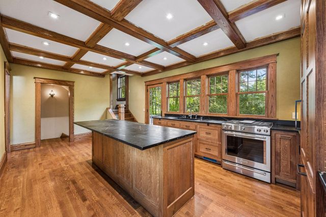 1085 Ryan Avenue W, Roseville, MN 55113