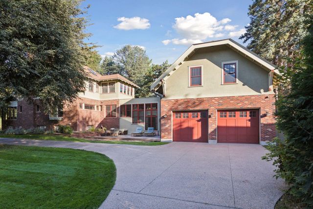 1085 Ryan Avenue W, Roseville, MN 55113