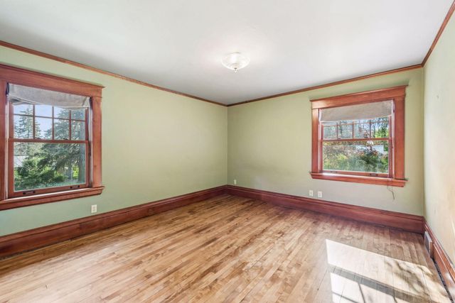 1085 Ryan Avenue W, Roseville, MN 55113