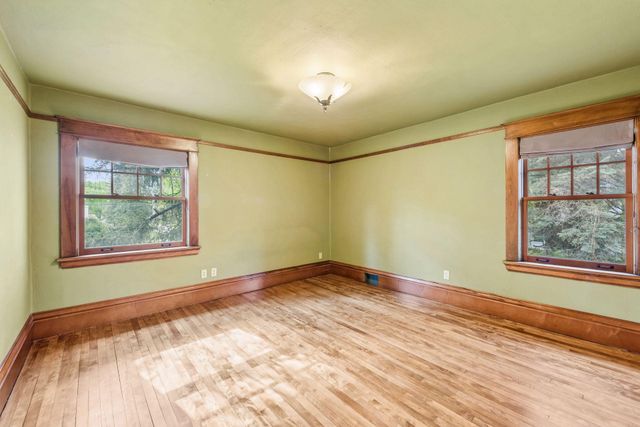 1085 Ryan Avenue W, Roseville, MN 55113