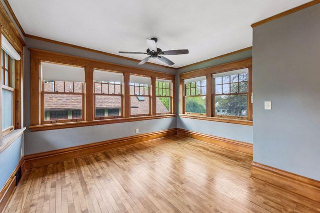 1085 Ryan Avenue W, Roseville, MN 55113