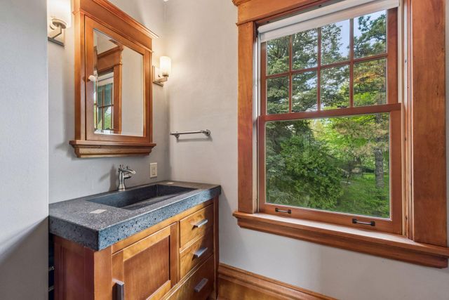 1085 Ryan Avenue W, Roseville, MN 55113