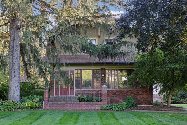 1085 Ryan Avenue W, Roseville, MN 55113