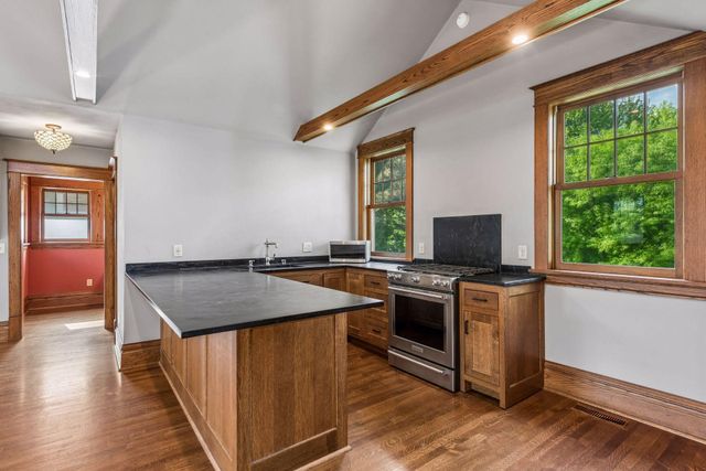 1085 Ryan Avenue W, Roseville, MN 55113