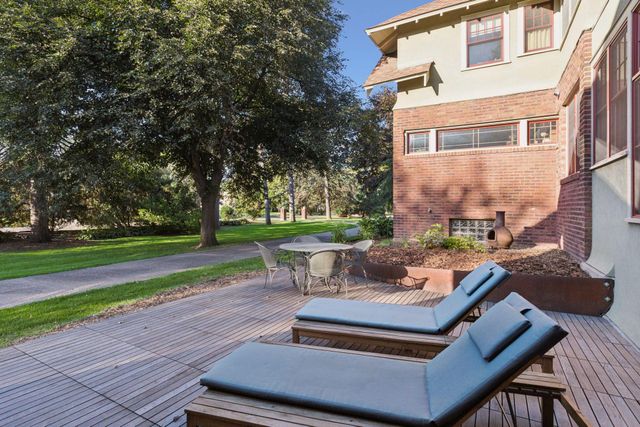 1085 Ryan Avenue W, Roseville, MN 55113