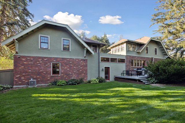 1085 Ryan Avenue W, Roseville, MN 55113