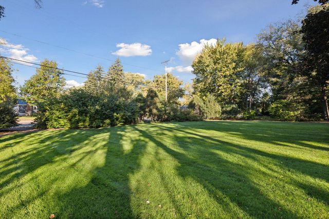 1085 Ryan Avenue W, Roseville, MN 55113