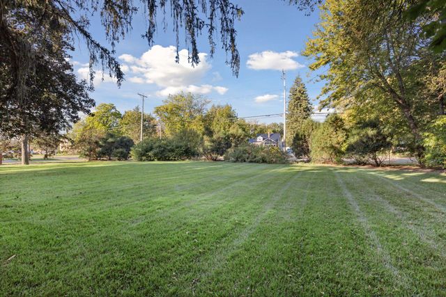 1085 Ryan Avenue W, Roseville, MN 55113