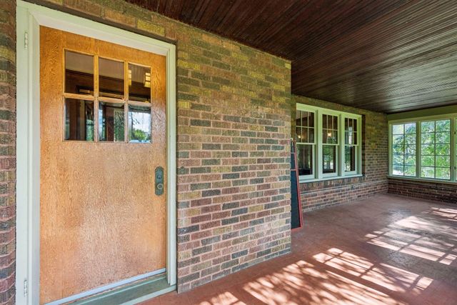 1085 Ryan Avenue W, Roseville, MN 55113