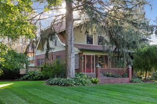 1085 Ryan Avenue W, Roseville, MN 55113