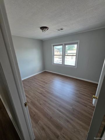 24304 W Warren Street, Dearborn Heights, MI 48127