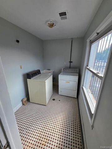 24304 W Warren Street, Dearborn Heights, MI 48127