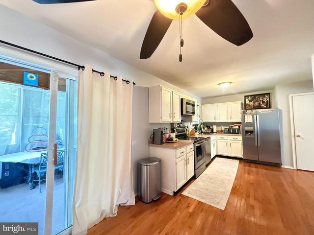 1140 COUNTRY PLACE DR, Tobyhanna, PA 18466
