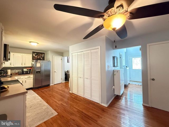 1140 COUNTRY PLACE DR, Tobyhanna, PA 18466