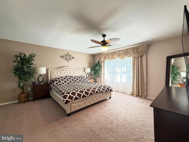 1140 COUNTRY PLACE DR, Tobyhanna, PA 18466