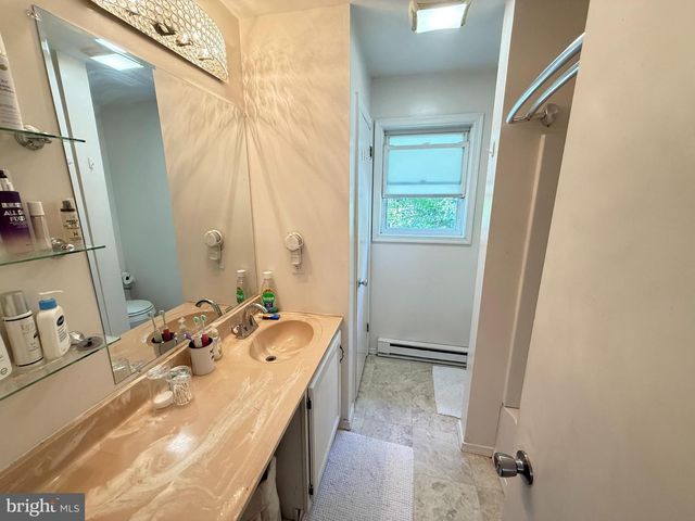 1140 COUNTRY PLACE DR, Tobyhanna, PA 18466
