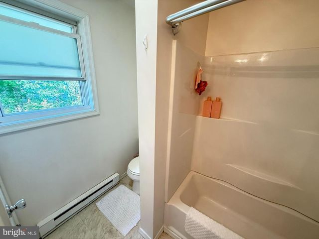 1140 COUNTRY PLACE DR, Tobyhanna, PA 18466