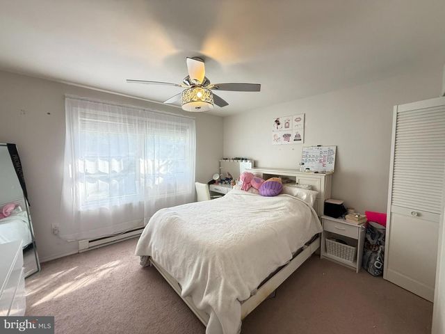 1140 COUNTRY PLACE DR, Tobyhanna, PA 18466