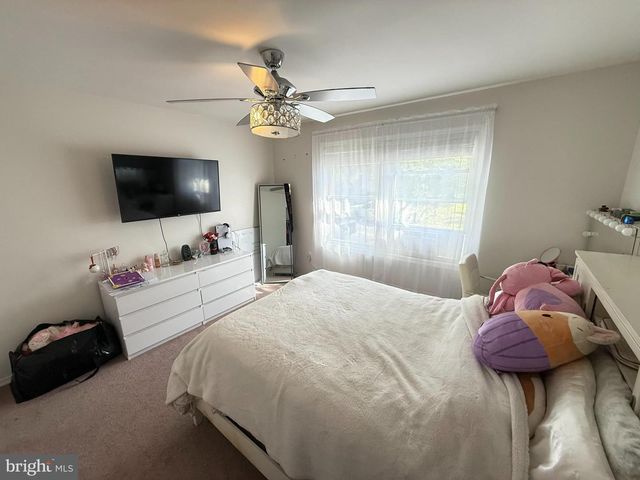 1140 COUNTRY PLACE DR, Tobyhanna, PA 18466