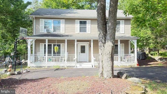 1140 COUNTRY PLACE DR, Tobyhanna, PA 18466