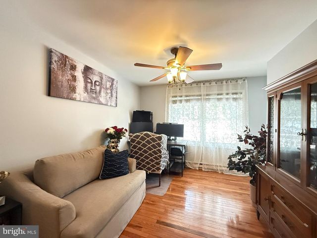 1140 COUNTRY PLACE DR, Tobyhanna, PA 18466