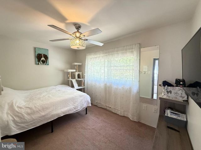 1140 COUNTRY PLACE DR, Tobyhanna, PA 18466