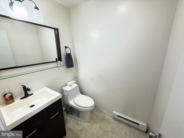 1140 COUNTRY PLACE DR, Tobyhanna, PA 18466