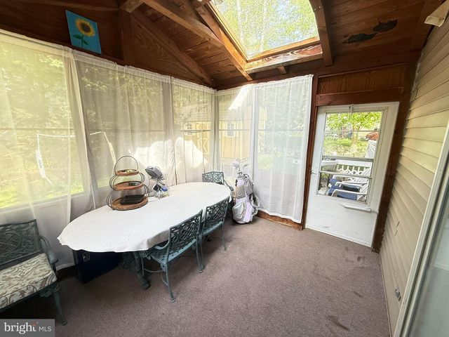 1140 COUNTRY PLACE DR, Tobyhanna, PA 18466