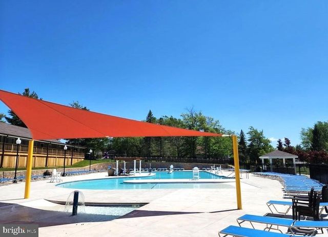 1140 COUNTRY PLACE DR, Tobyhanna, PA 18466