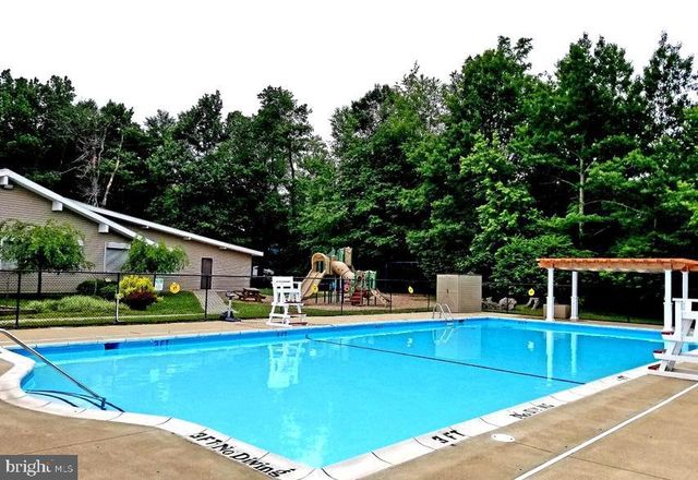 1140 COUNTRY PLACE DR, Tobyhanna, PA 18466