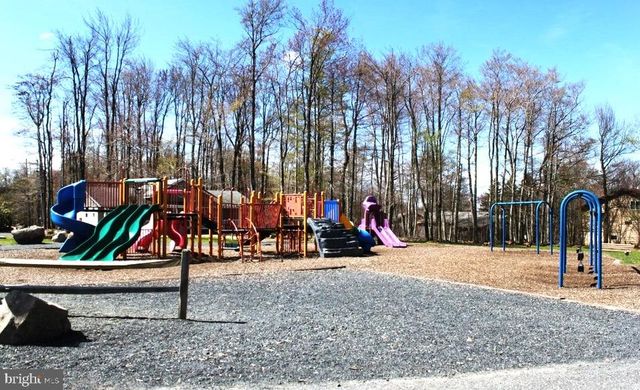 1140 COUNTRY PLACE DR, Tobyhanna, PA 18466