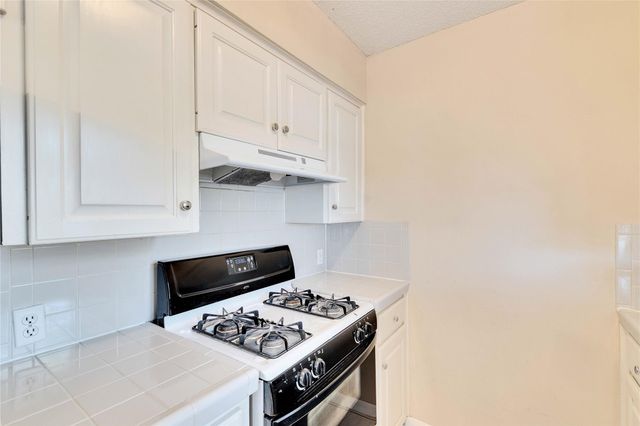 3411 Dolphin DR A, Austin, TX 78704