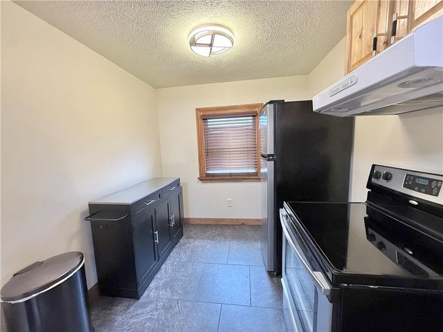 24 W Chartes St, New Castle, PA 16102