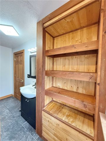 24 W Chartes St, New Castle, PA 16102