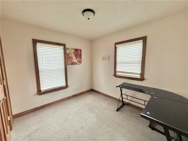 24 W Chartes St, New Castle, PA 16102