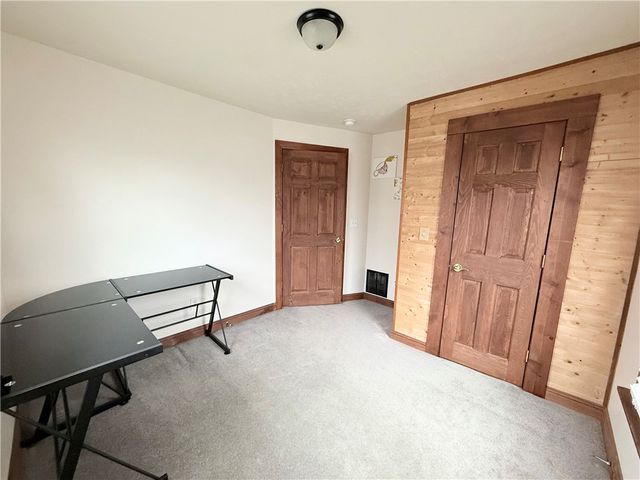 24 W Chartes St, New Castle, PA 16102