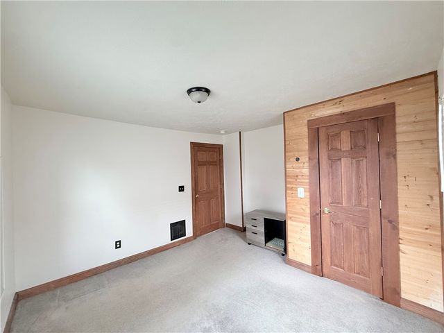 24 W Chartes St, New Castle, PA 16102