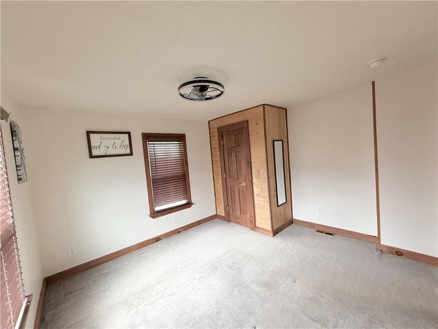 24 W Chartes St, New Castle, PA 16102