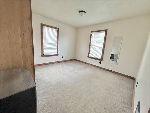 24 W Chartes St, New Castle, PA 16102