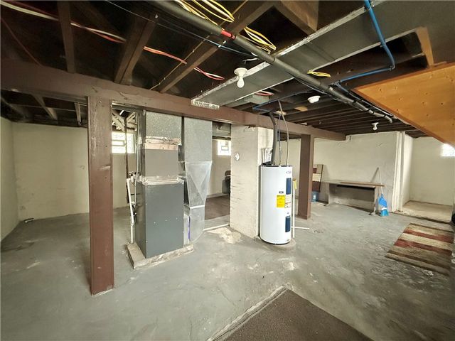 24 W Chartes St, New Castle, PA 16102