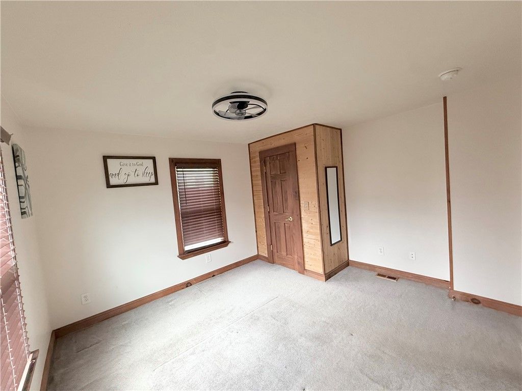 Image 18 of property listing at 24 W Chartes St, New Castle, PA 16102