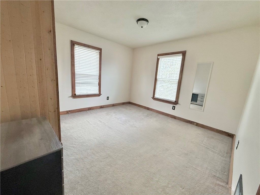 Image 20 of property listing at 24 W Chartes St, New Castle, PA 16102