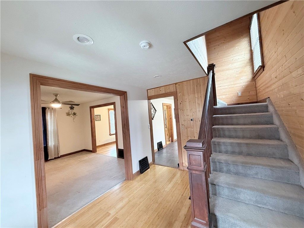 Image 3 of property listing at 24 W Chartes St, New Castle, PA 16102