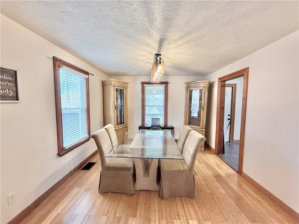 Image 6 of property listing at 24 W Chartes St, New Castle, PA 16102